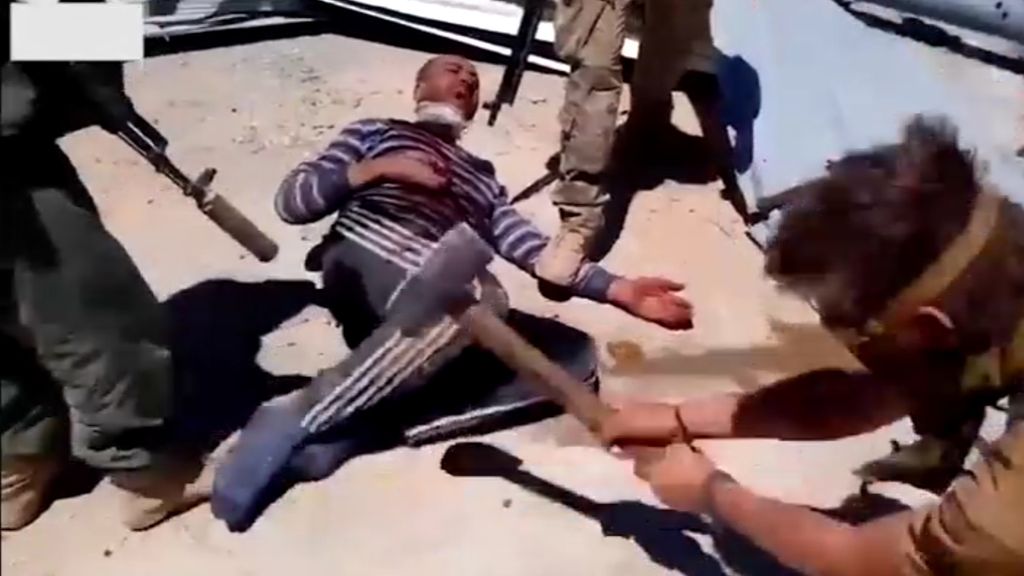 Ruští žoldnéři měli brutálně utýrat syrského dezertéra, Novaja gazeta zveřejnila video